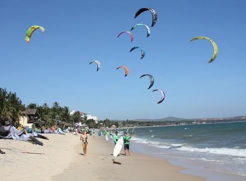 Séance de Kitesurf sur la Plage du Mui Né Village