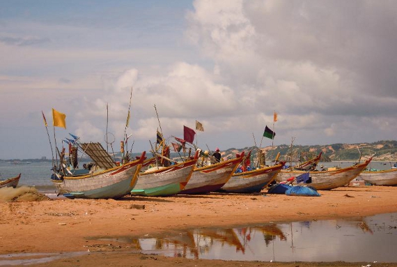 Bateaux de pêche typiques à Mui Né au Sud Vietnam